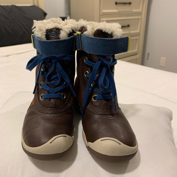 *SOLD* 9 Toddler Go Plae Boots - Picture 2 of 7